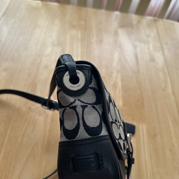 Coach Signature CrossBody Bag - Picture 3 of 6